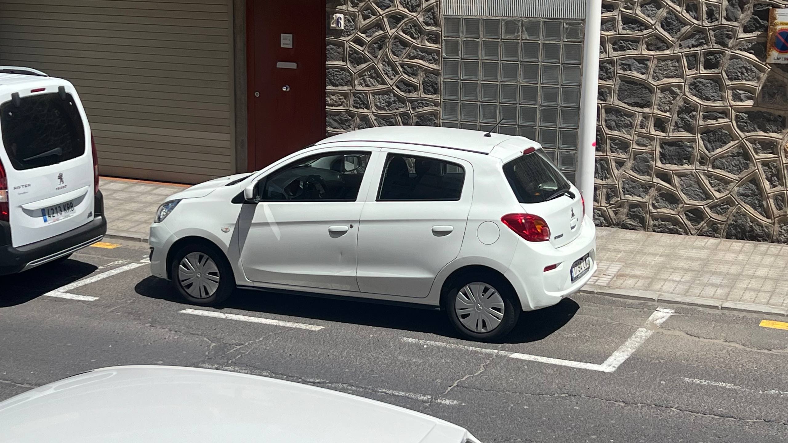 Mitsubishi Space Star 2019 механика, 2DIN магнитола — отличное — Тенерифе, Испания