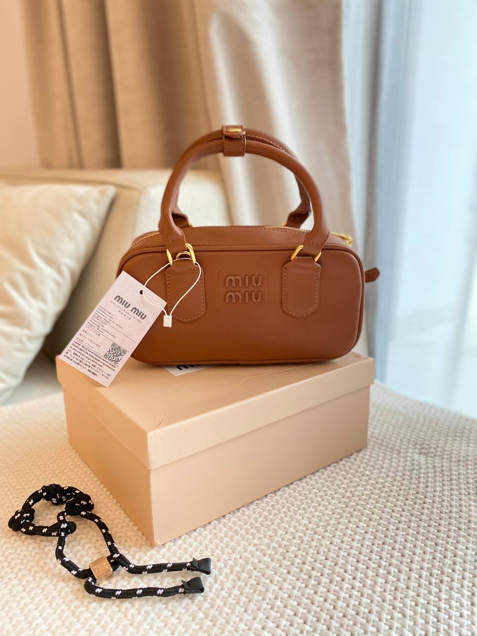 شنطة Miu Miu بنية جديدة — جديد — دبي, الإمارات