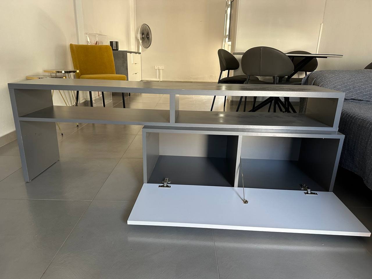Mueble de TV moderno, extensible, 56 cm, 120 € — Limasol, Chipre Mueble de TV moderno, extensible, 56 cm, 120 € — excellent — Limasol, Chipre