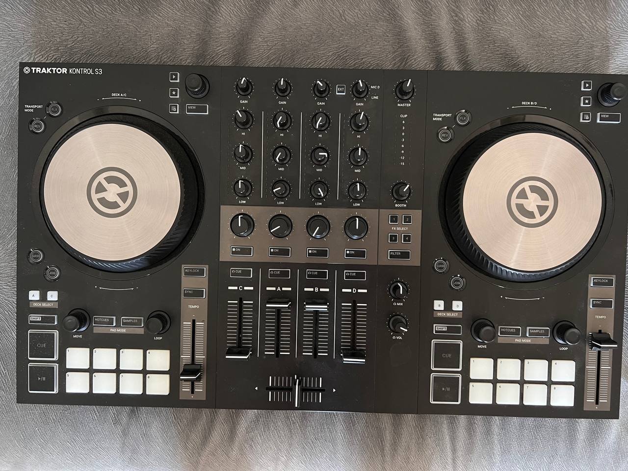 DJ-контроллер Native Instruments Traktor Kontrol S3 — Тбилиси, Грузия DJ-контроллер Native Instruments Traktor Kontrol S3 — идеальное — Тбилиси, Грузия