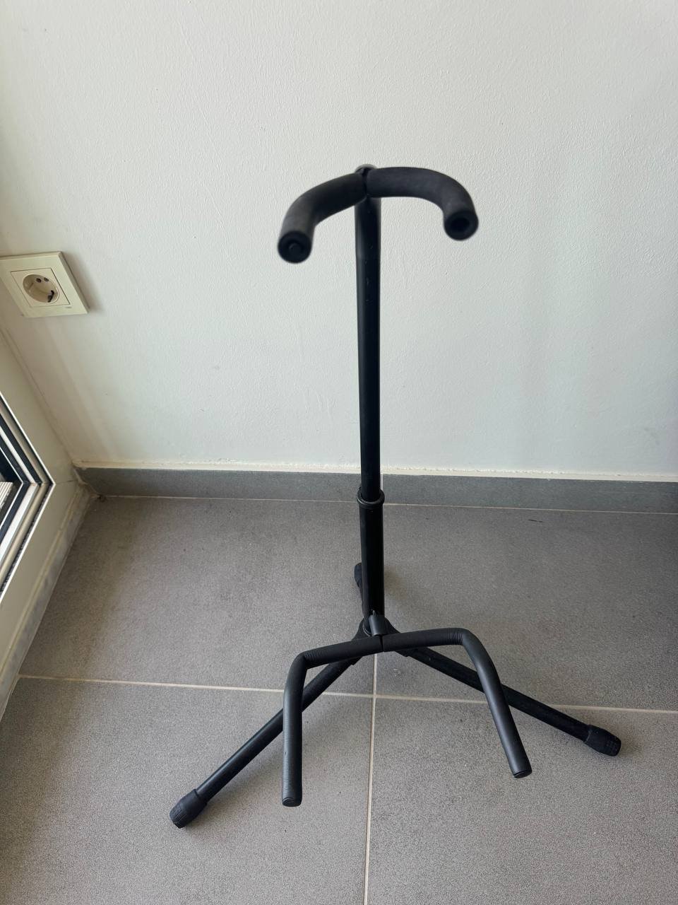Nevada Sunburst guitar + stand and case — Alanya, Turkey
