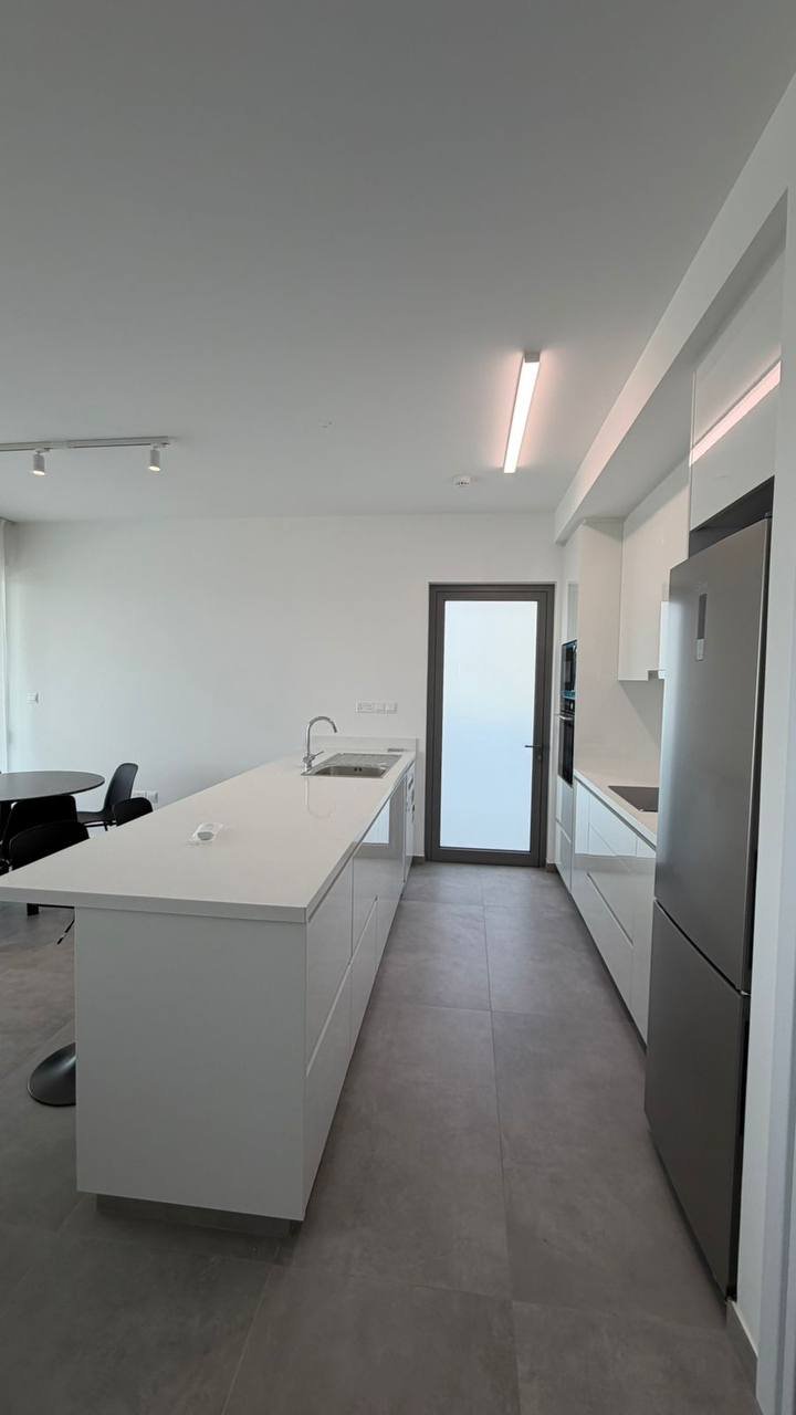 Apartamento nuevo 2 dormitorios, 2 baños, 2000 EUR + depósito — Limasol, Chipre Apartamento nuevo 2 dormitorios, 2 baños, 2000 EUR + depósito — Limasol, Chipre