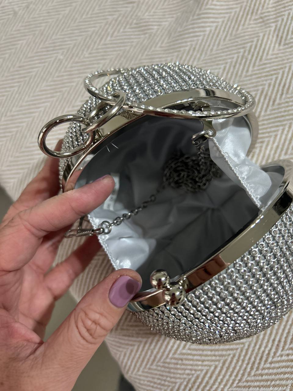 New ball clutch with chain, 130 AED — Dubai, UAE