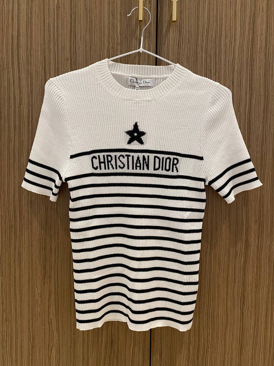 Топ Christian Dior новый, размер M — Дубай, ОАЭ Топ Christian Dior новый, размер M — Дубай, ОАЭ