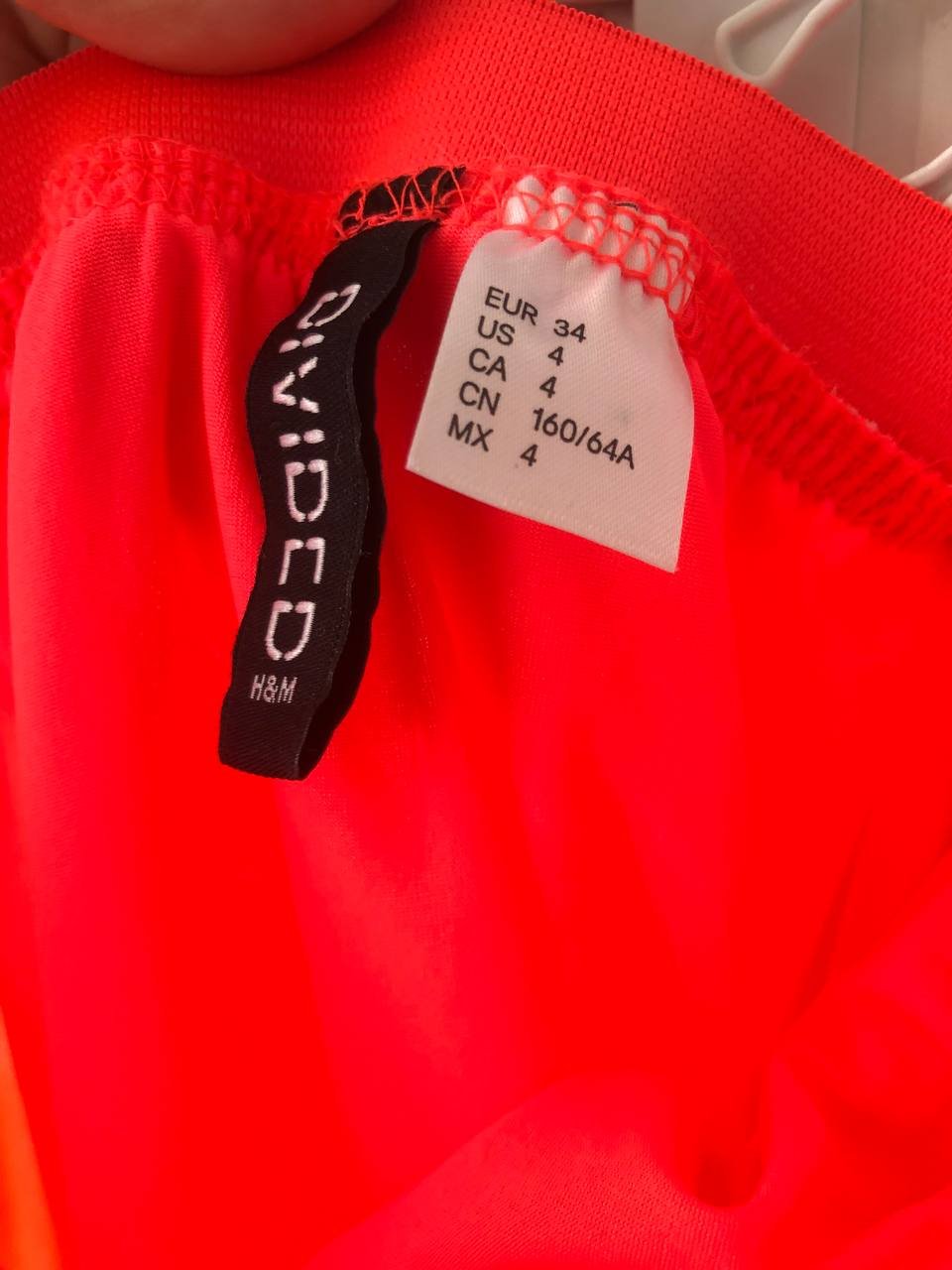 Falda nueva DIVIDED H&M, aberturas laterales — Batumi, Georgia