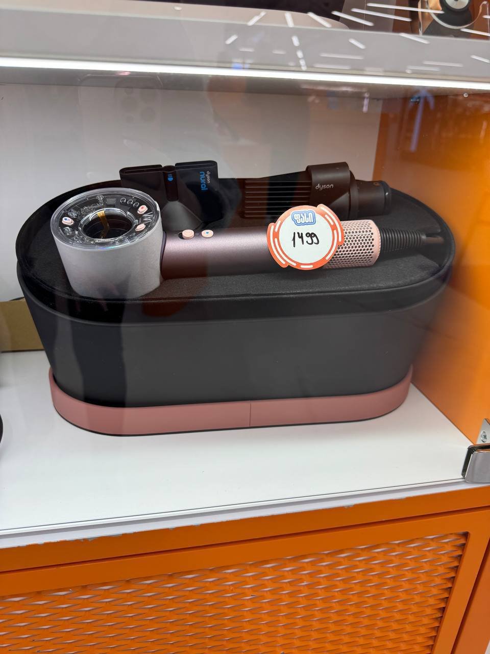 Новый фен Dyson — Батуми, Грузия Новый фен Dyson — новый — Батуми, Грузия