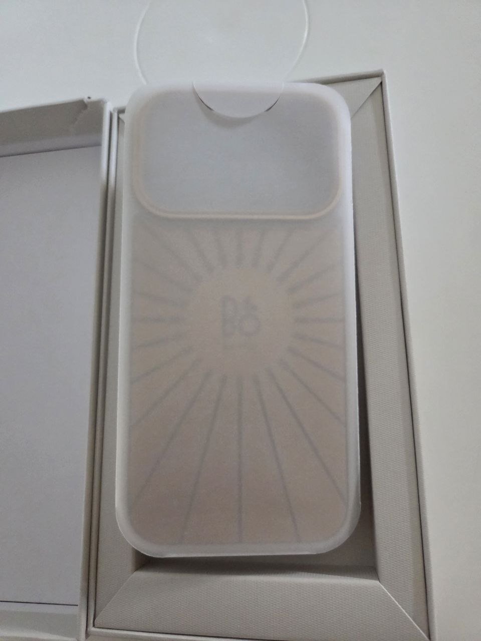 Funda de vidrio original B&O nueva para iPhone 17 Pro (MagSafe) — nuevo — Limasol, Chipre