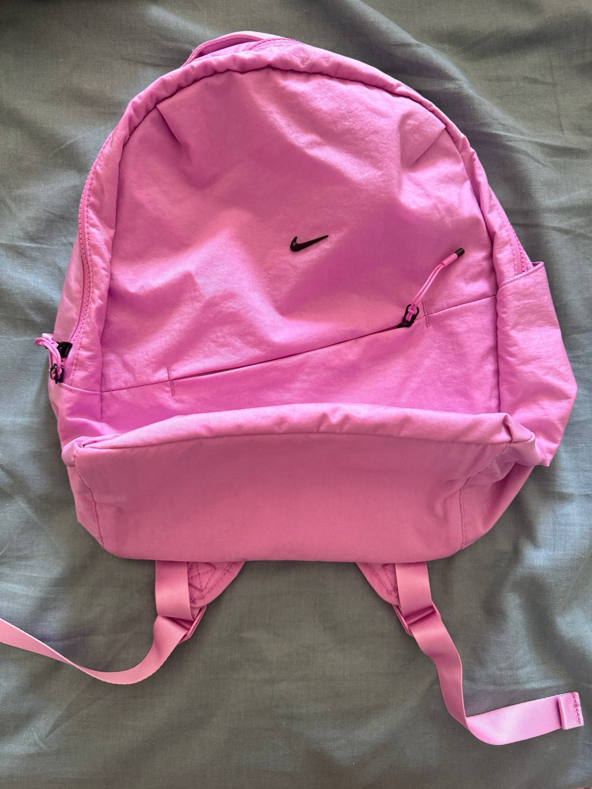 Рюкзак Nike розовый, 160 лари — Как новый — Батуми, Грузия