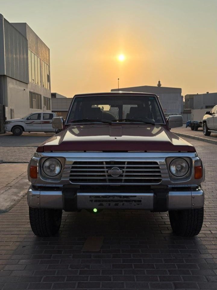 Nissan 94 con motor LS2 6.2 y escape UGR — Dubái, EAU