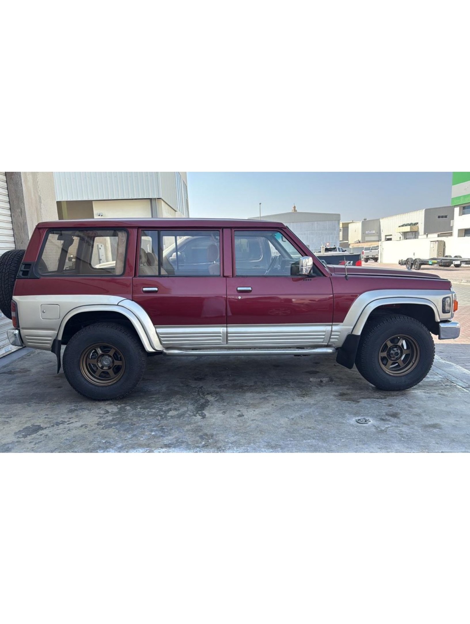 Nissan 94 con motor LS2 6.2 y escape UGR — Dubái, EAU