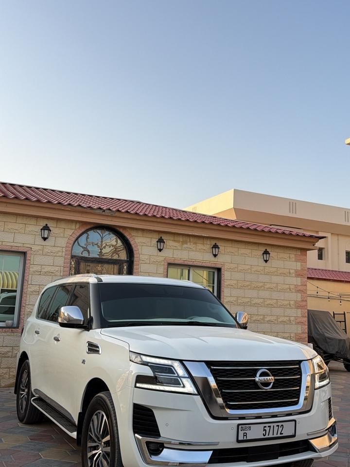 Nissan Pathfinder 2014 white (V8) — Dubai, UAE
