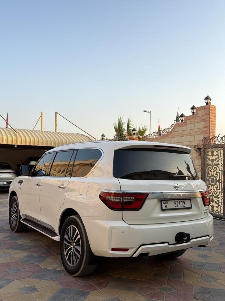 Nissan Pathfinder 2014 white (V8) — Dubai, UAE