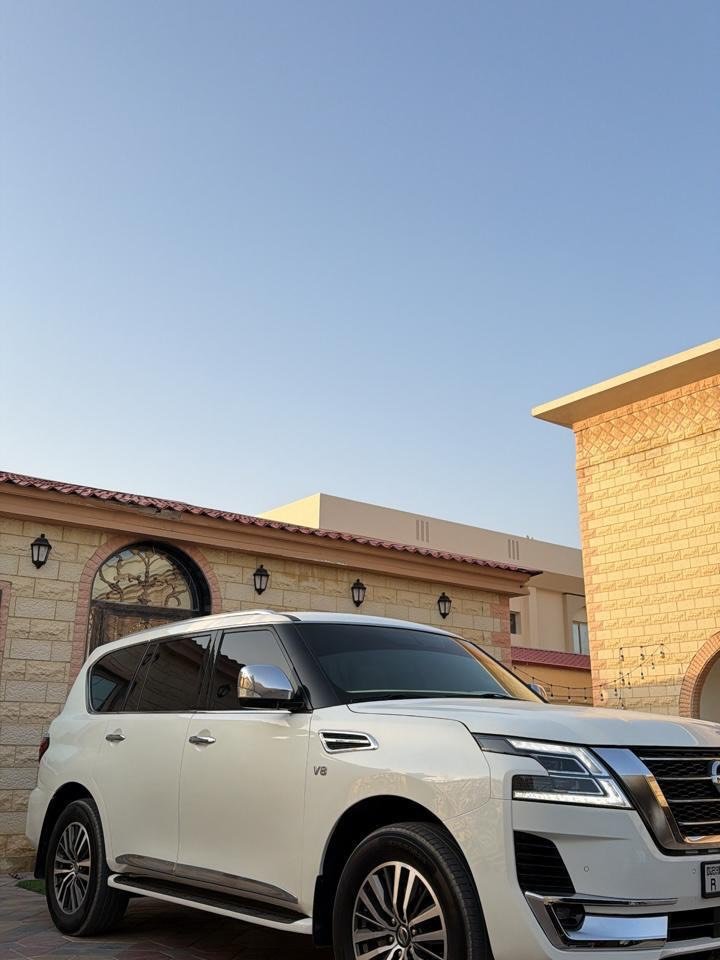 Nissan Pathfinder 2014 white (V8) — Dubai, UAE