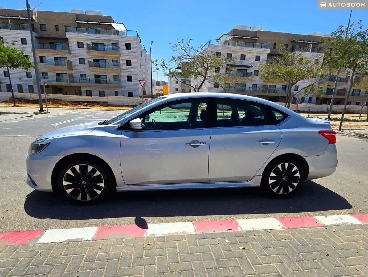 Nissan Sentra 2018 SR silver sedan — Tel Aviv, Israel
