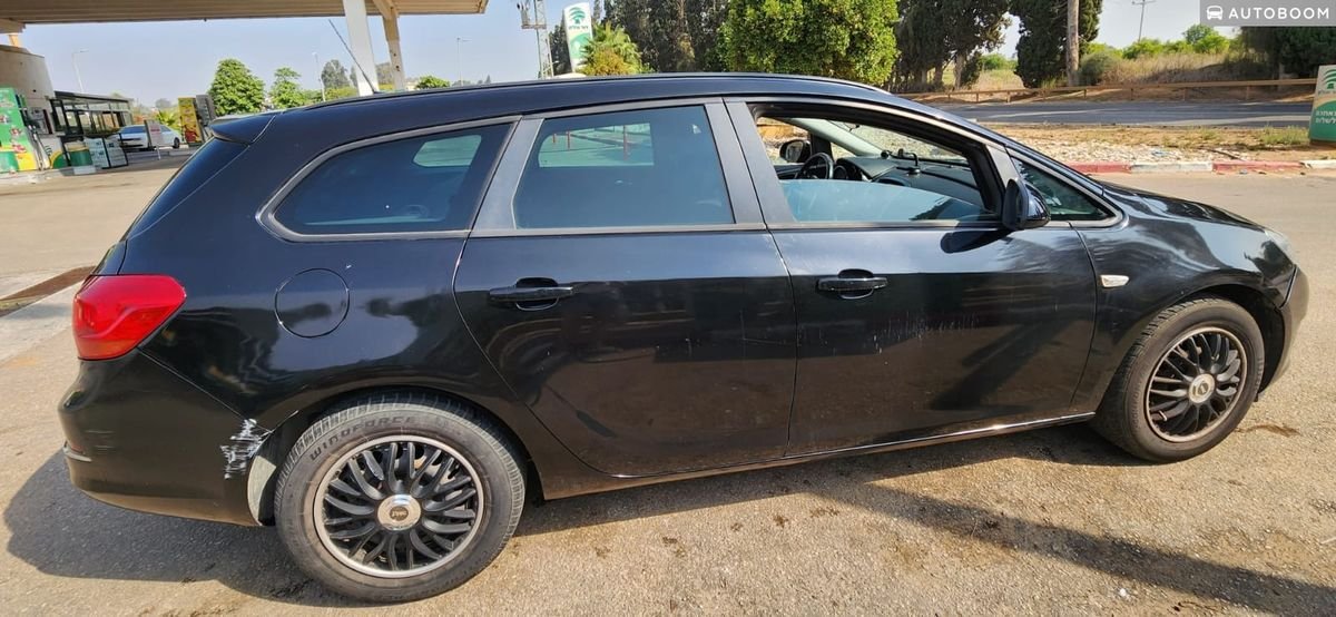Opel Astra 2016 black wagon automatic 1.4 petrol — Tel Aviv, Israel