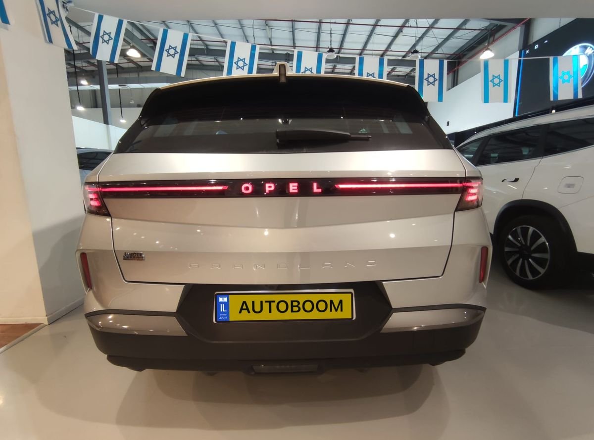 Opel Grandland 2026 Edition silver, automatic robot, 1.2 petrol — Tel Aviv, Israel