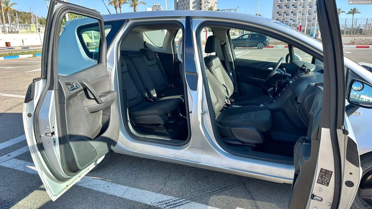 Opel Meriva 2015 silver automatic Enjoy — Tel Aviv, Israel