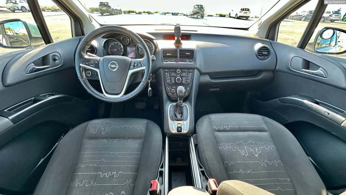 Opel Meriva 2015 silver automatic Enjoy — Tel Aviv, Israel
