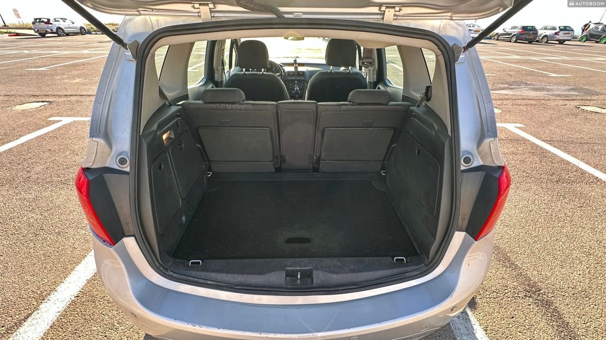 Opel Meriva 2015 silver automatic Enjoy — Tel Aviv, Israel