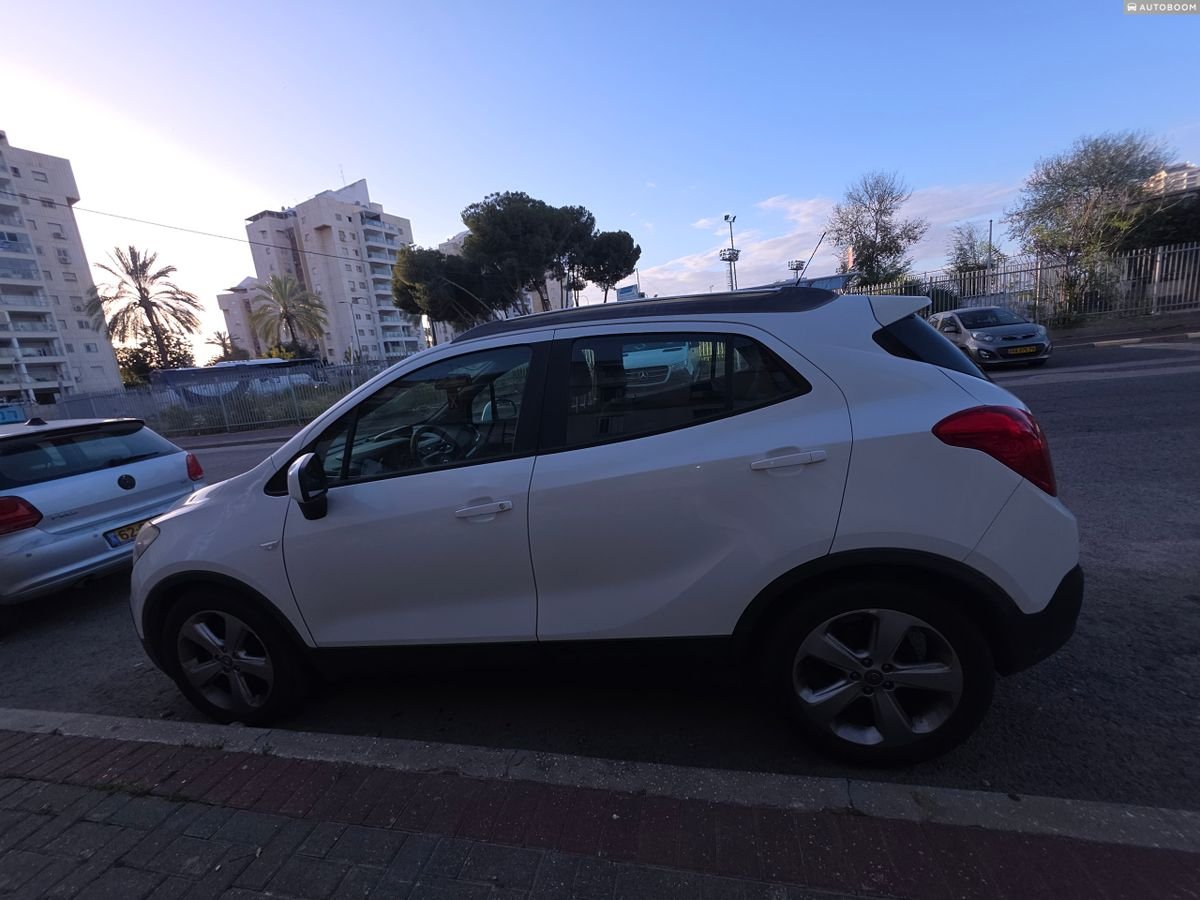 Opel Mokka 2014 white Enjoy automatic — Tel Aviv, Israel