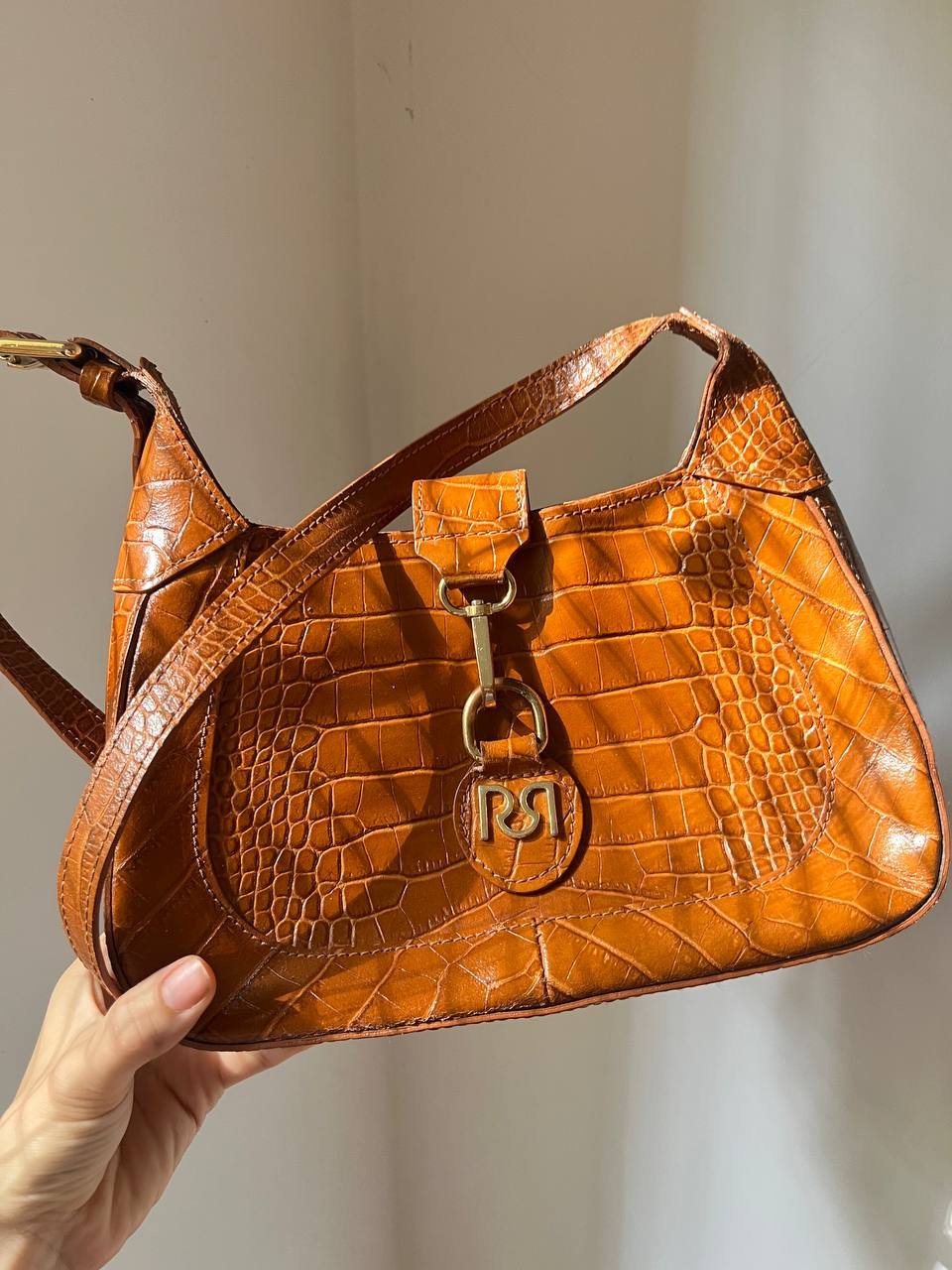 Bolso de cuero vintage naranja — Belgrado, Serbia Bolso de cuero vintage naranja — Belgrado, Serbia