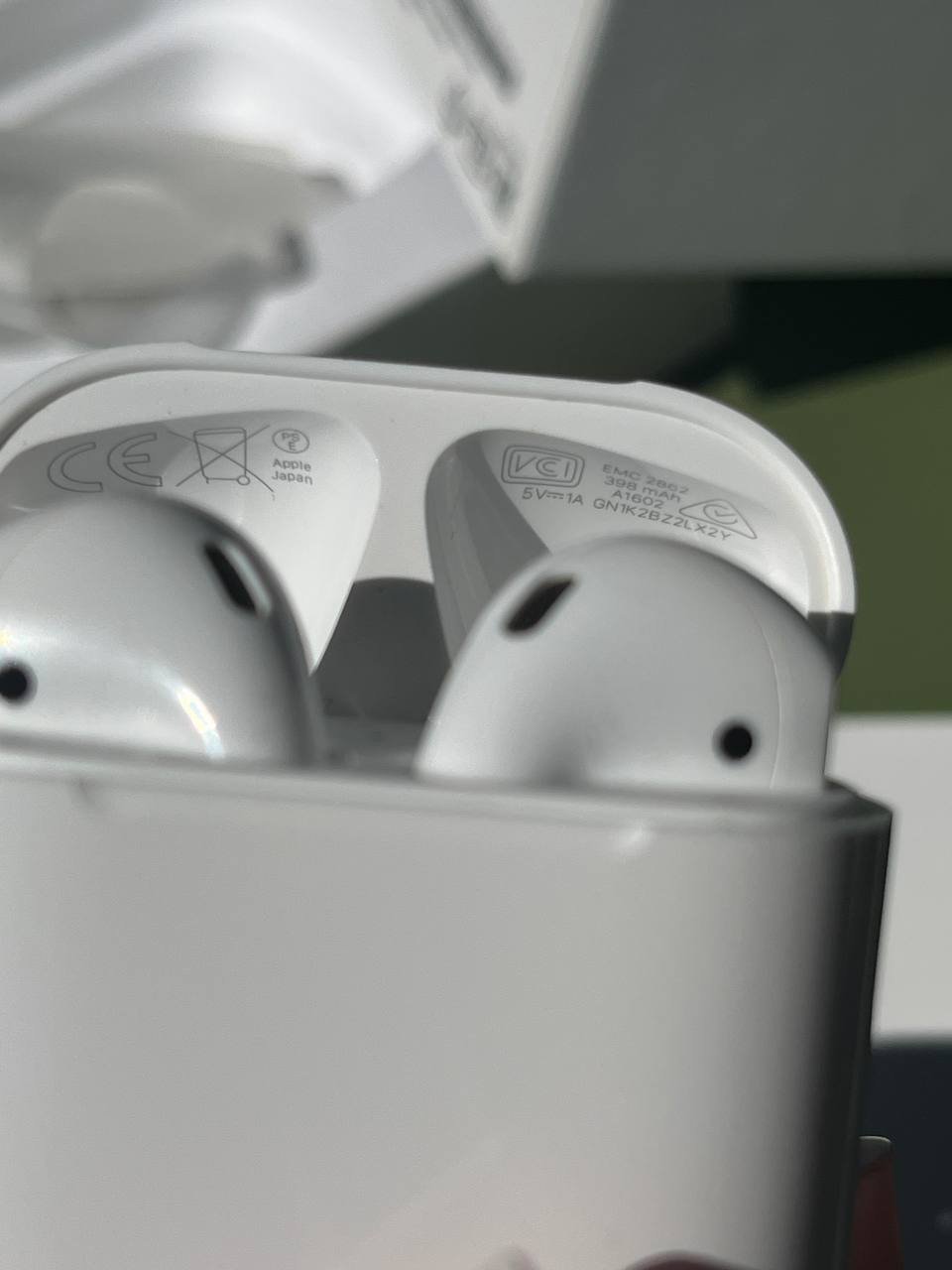 Original AirPods 2 with case (issue) — used — Batumi, Georgia