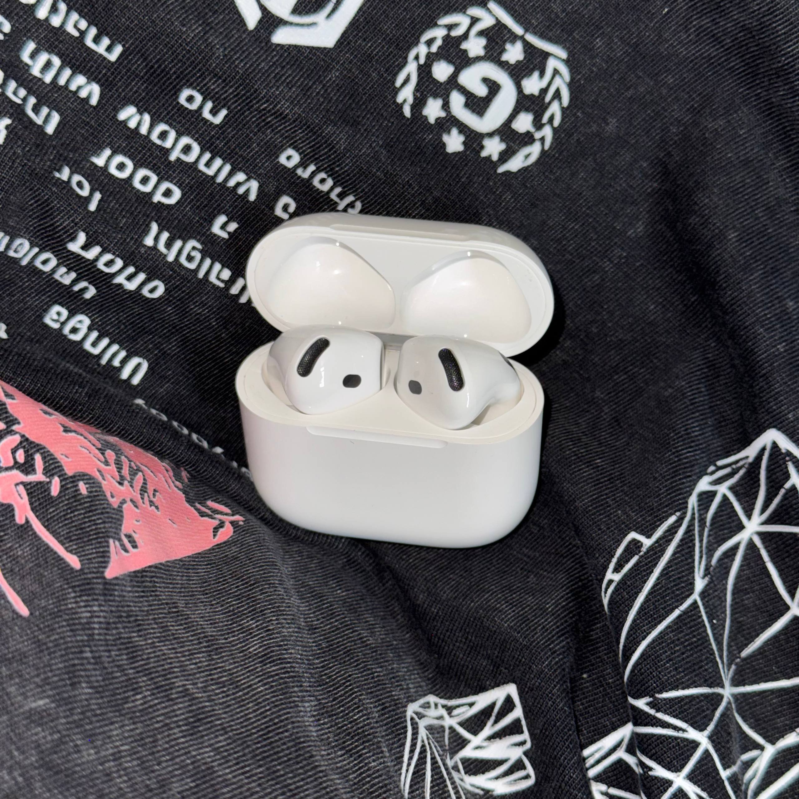 Apple AirPods 4 ANC оригинальные, с шумоподавлением — Батуми, Грузия Apple AirPods 4 ANC оригинальные, с шумоподавлением — Идеальное — Батуми, Грузия