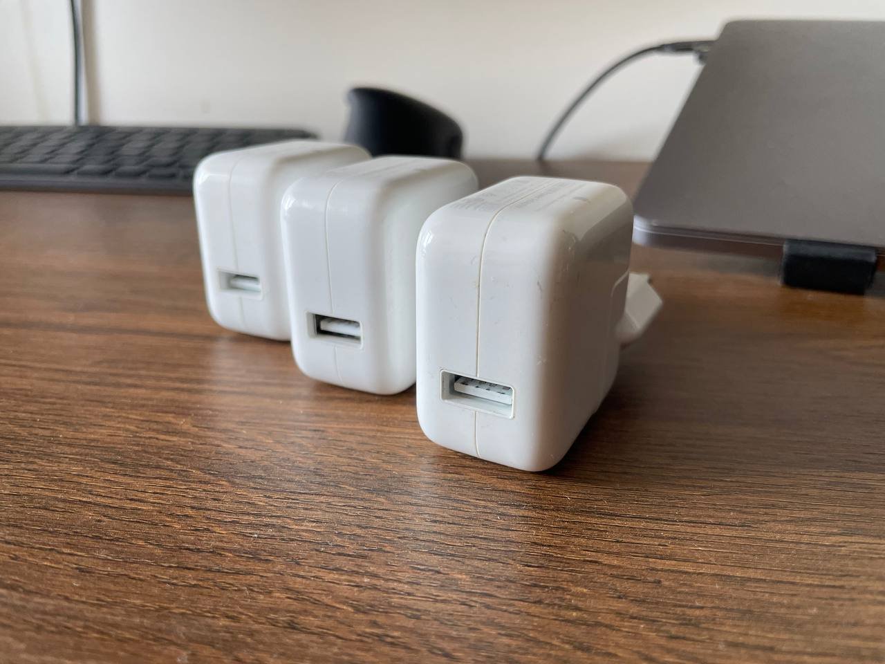 شاحن أصلي من Apple USB Power Adapter 10W — — جديد — باتومي, جورجيا