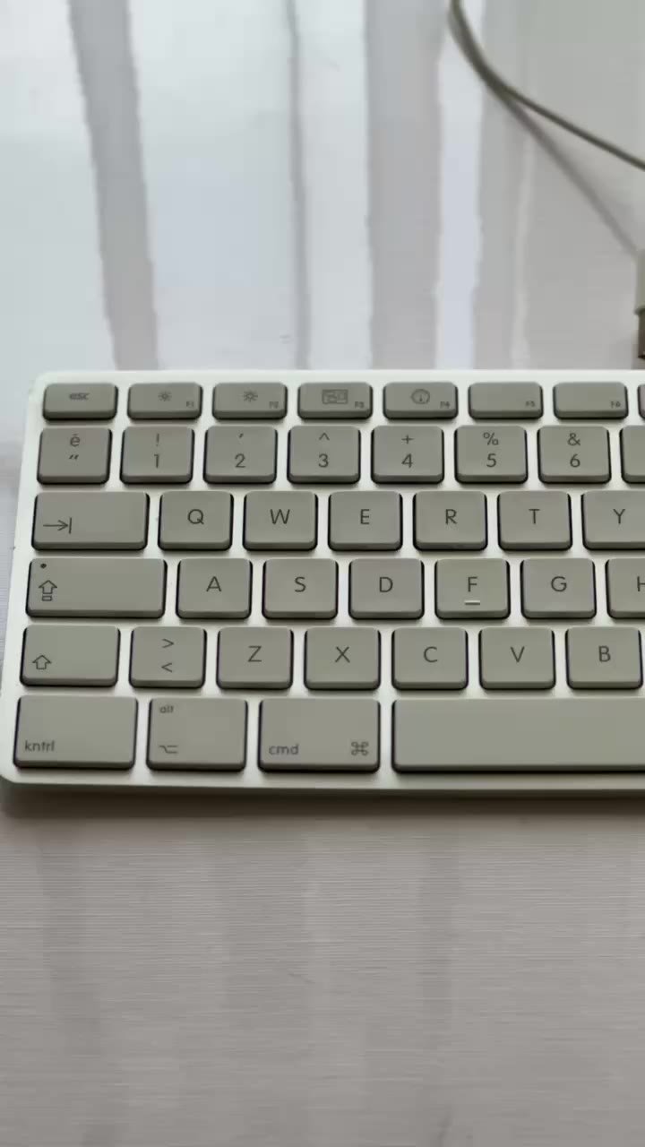 Original Apple wired keyboard (Turkish layout) — very good — Antalya, Turkey
