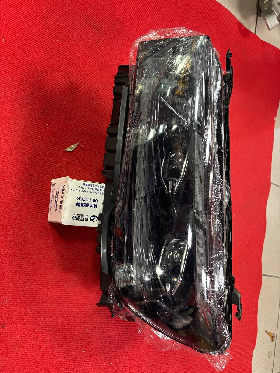 Faro delantero izquierdo original para Geely Monjaro — San Petersburgo, Rusia