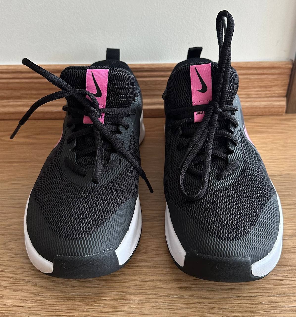 Original Nike sneakers size 38 (runs small) — new — Da Nang, Vietnam