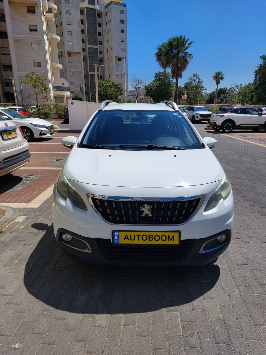 Peugeot 2008 2017 Active Go white automatic 1.2 petrol — Rishon LeZion, Israel