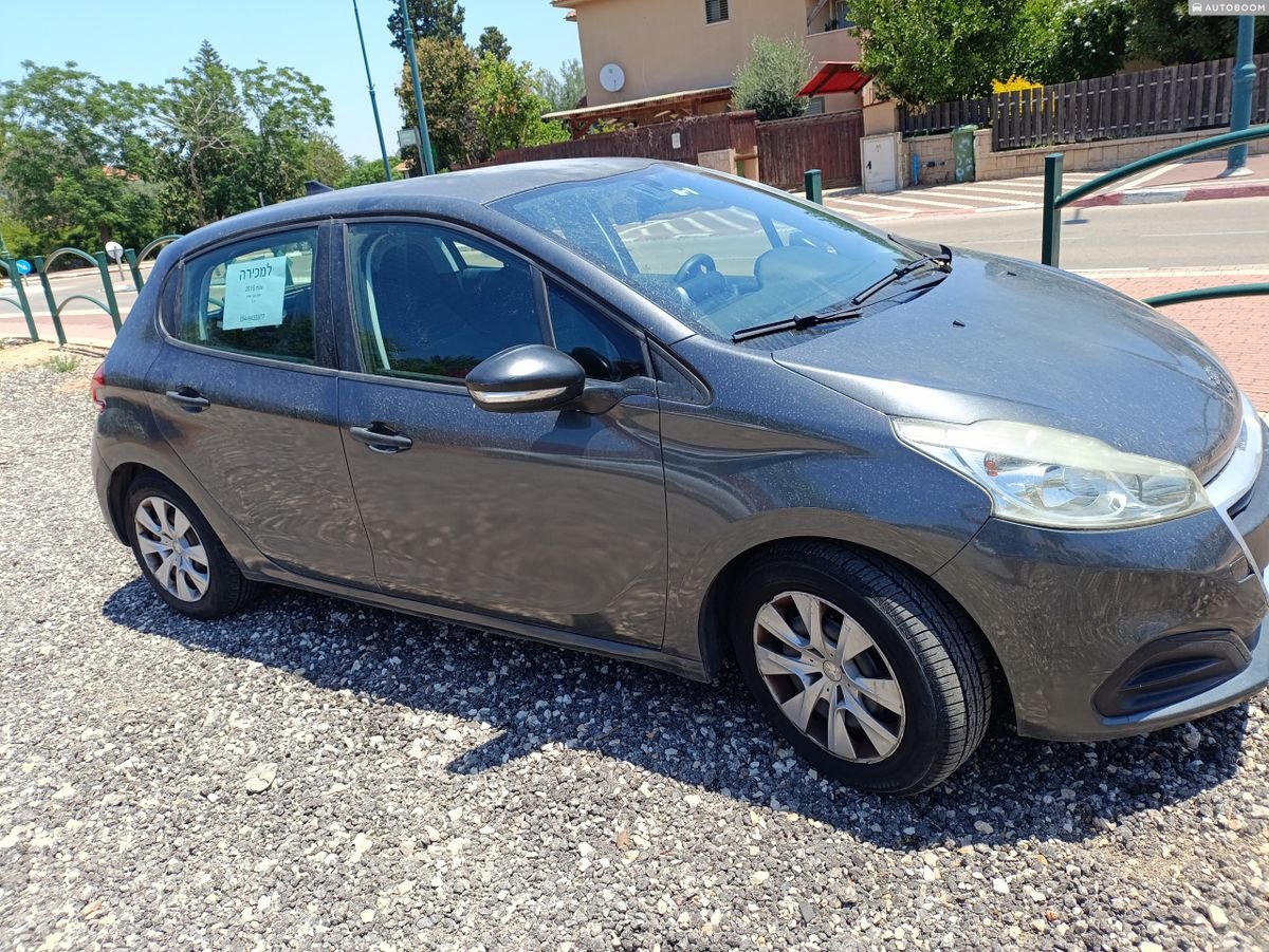 Peugeot 208 2016 gray automatic Access — Tel Aviv, Israel