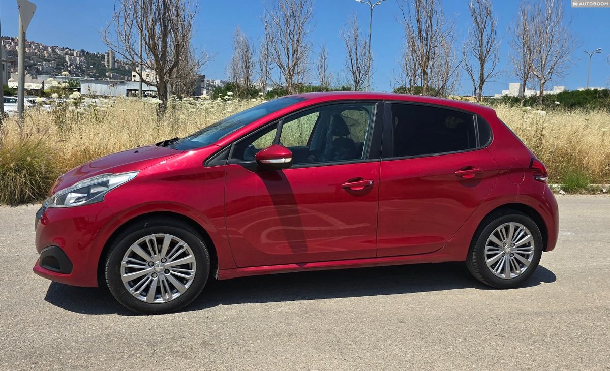 Peugeot 208 2018 Active Pro, automatic, gasoline 1.2 — Haifa, Israel