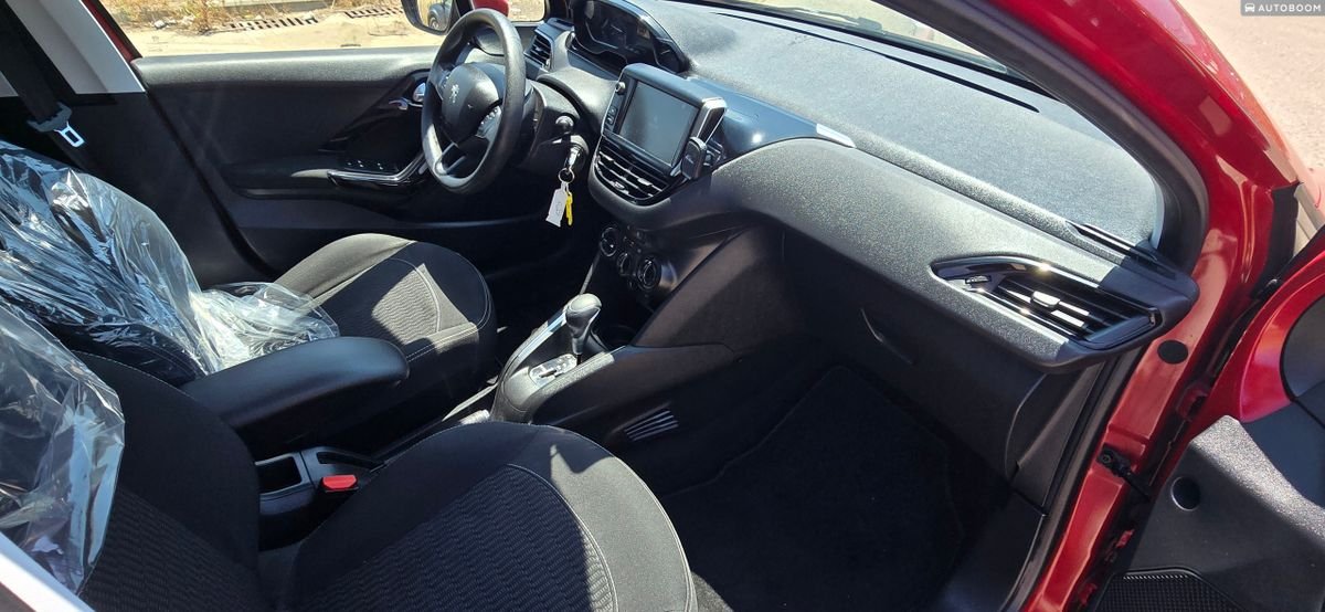 Peugeot 208 2018 Active Pro, automatic, gasoline 1.2 — Haifa, Israel