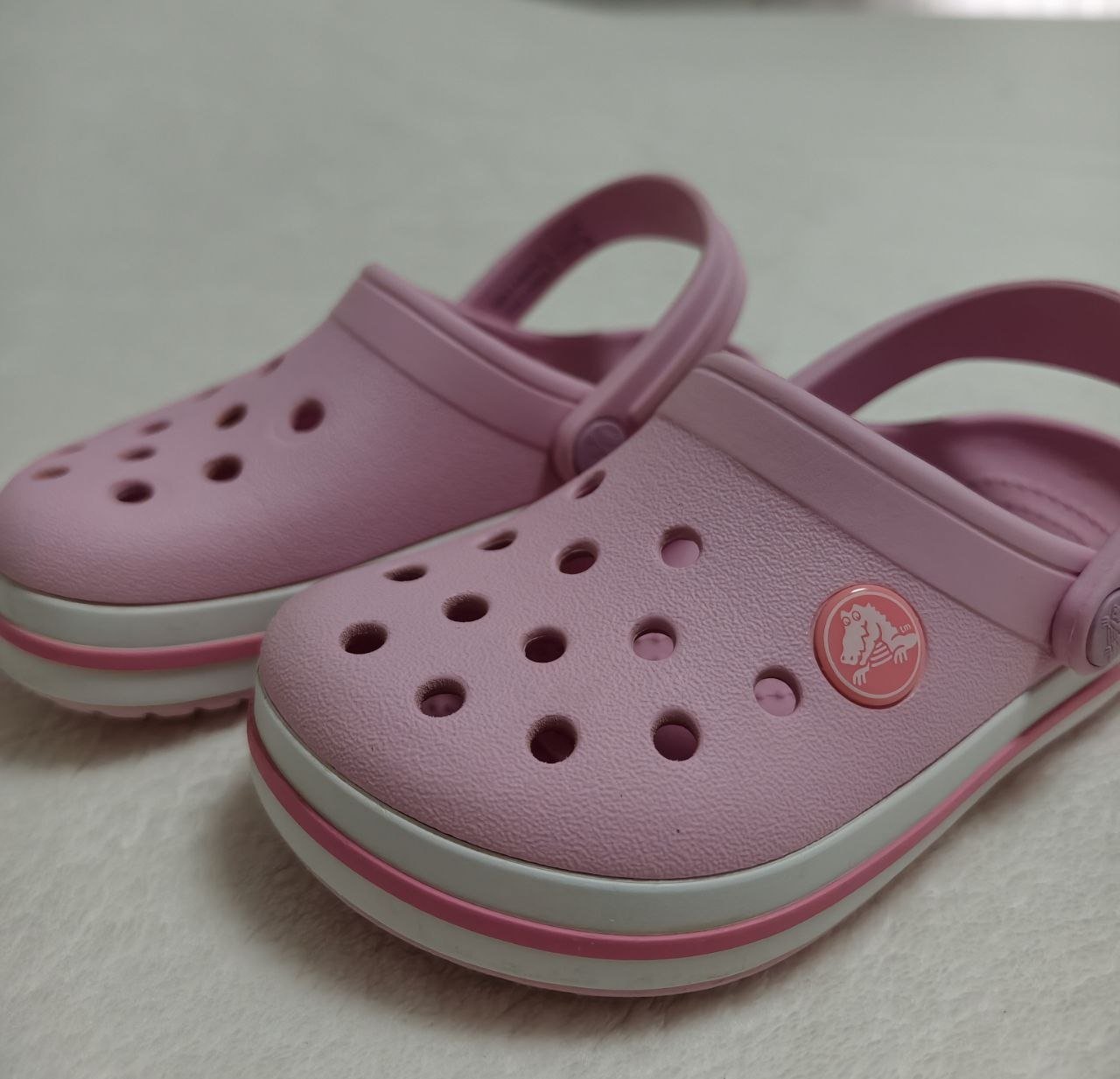 Pink Crocs C9 sandals/clogs 10€ — Valencia, Spain Pink Crocs C9 sandals/clogs 10€ — Valencia, Spain