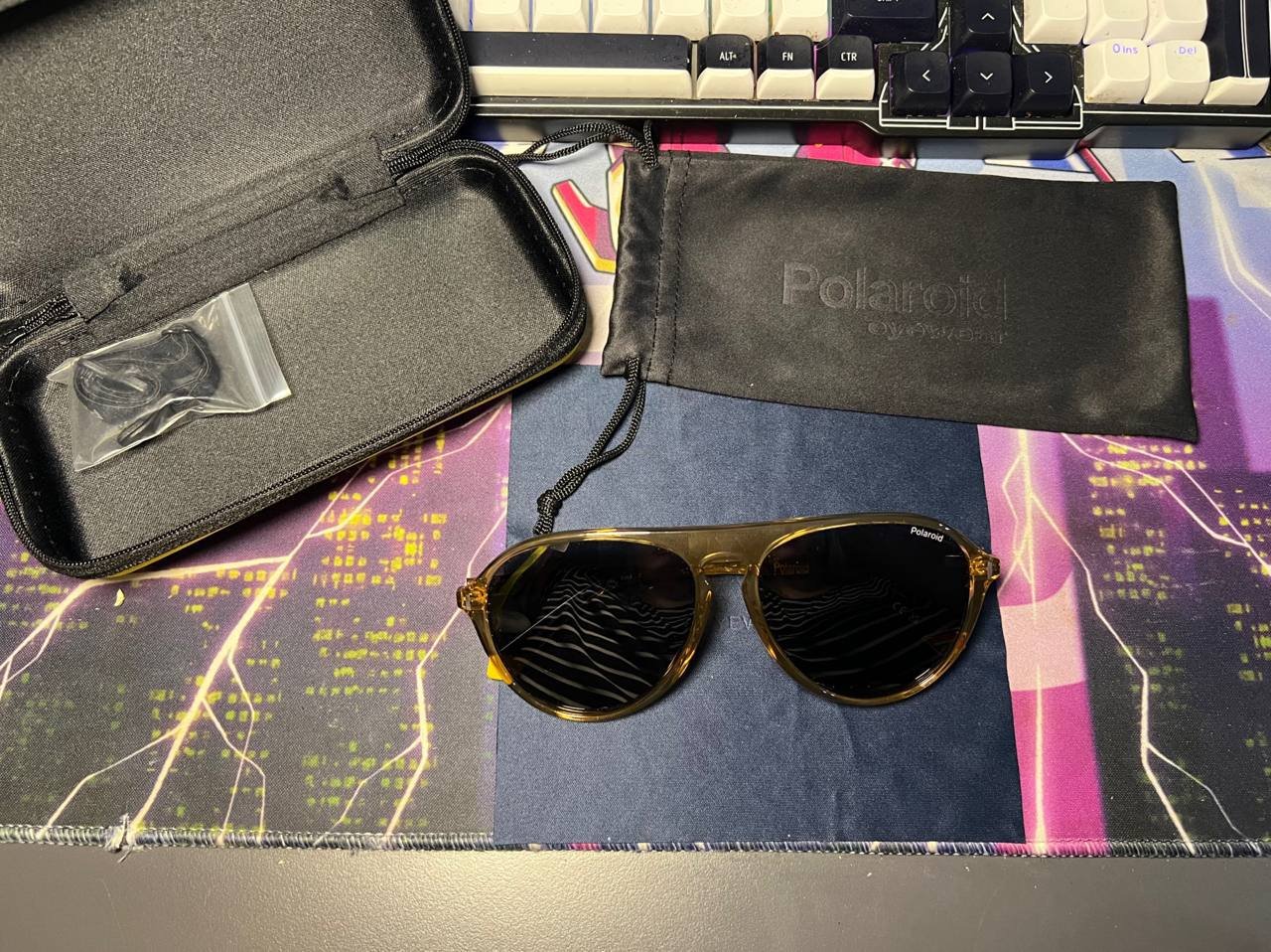Gafas Polaroid originales con funda — Batumi, Georgia Gafas Polaroid originales con funda — usado — Batumi, Georgia