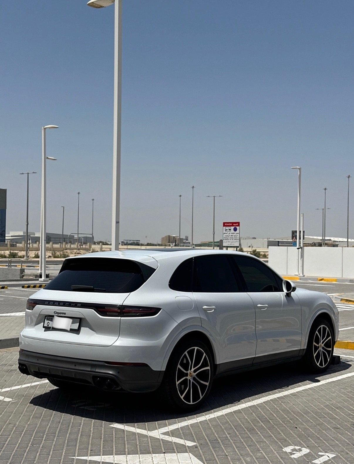 Porsche Cayenne 2019, 6 цилиндров, шасси, заводская покраска — Дубай, ОАЭ Porsche Cayenne 2019, 6 цилиндров, шасси, заводская покраска — Дубай, ОАЭ
