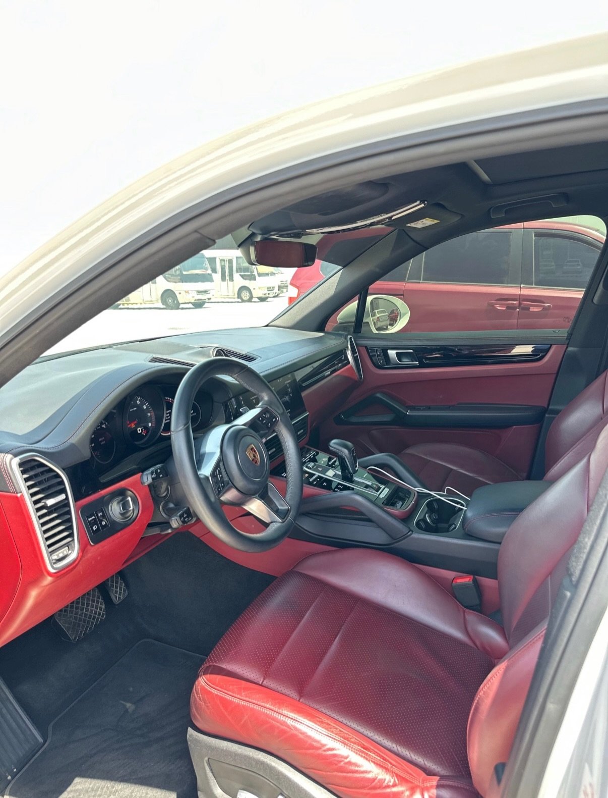Porsche Cayenne 2019, 6 цилиндров, шасси, заводская покраска — Дубай, ОАЭ Porsche Cayenne 2019, 6 цилиндров, шасси, заводская покраска — Дубай, ОАЭ