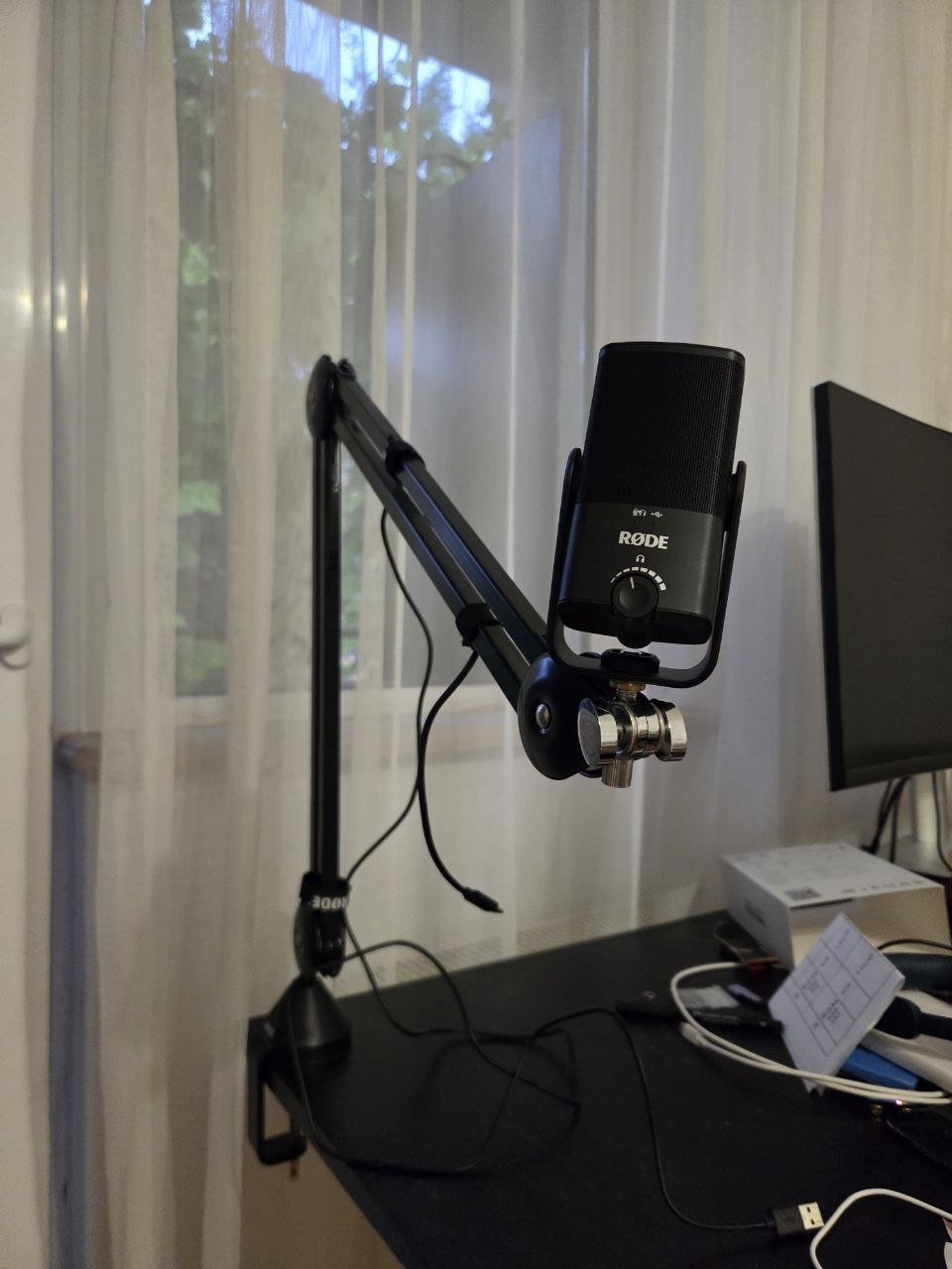 Комплект микрофонов RØDE NT-USB Mini + стойка-пантограф — отличное — Тбилиси, Грузия