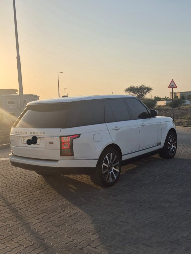 Range Rover 2015 8 цилиндров без суперчарджера — Дубай, ОАЭ Range Rover 2015 8 цилиндров без суперчарджера — б/у — Дубай, ОАЭ