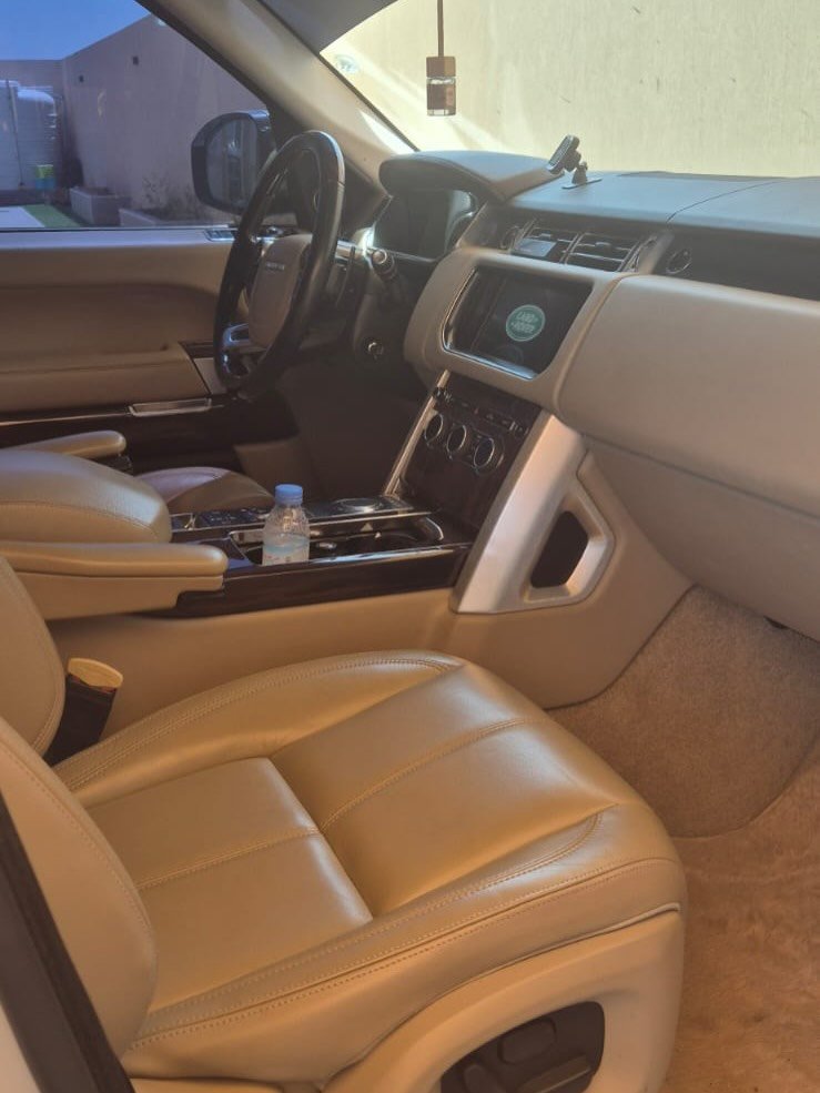 Range Rover 2015 8 цилиндров без суперчарджера — Дубай, ОАЭ Range Rover 2015 8 цилиндров без суперчарджера — б/у — Дубай, ОАЭ