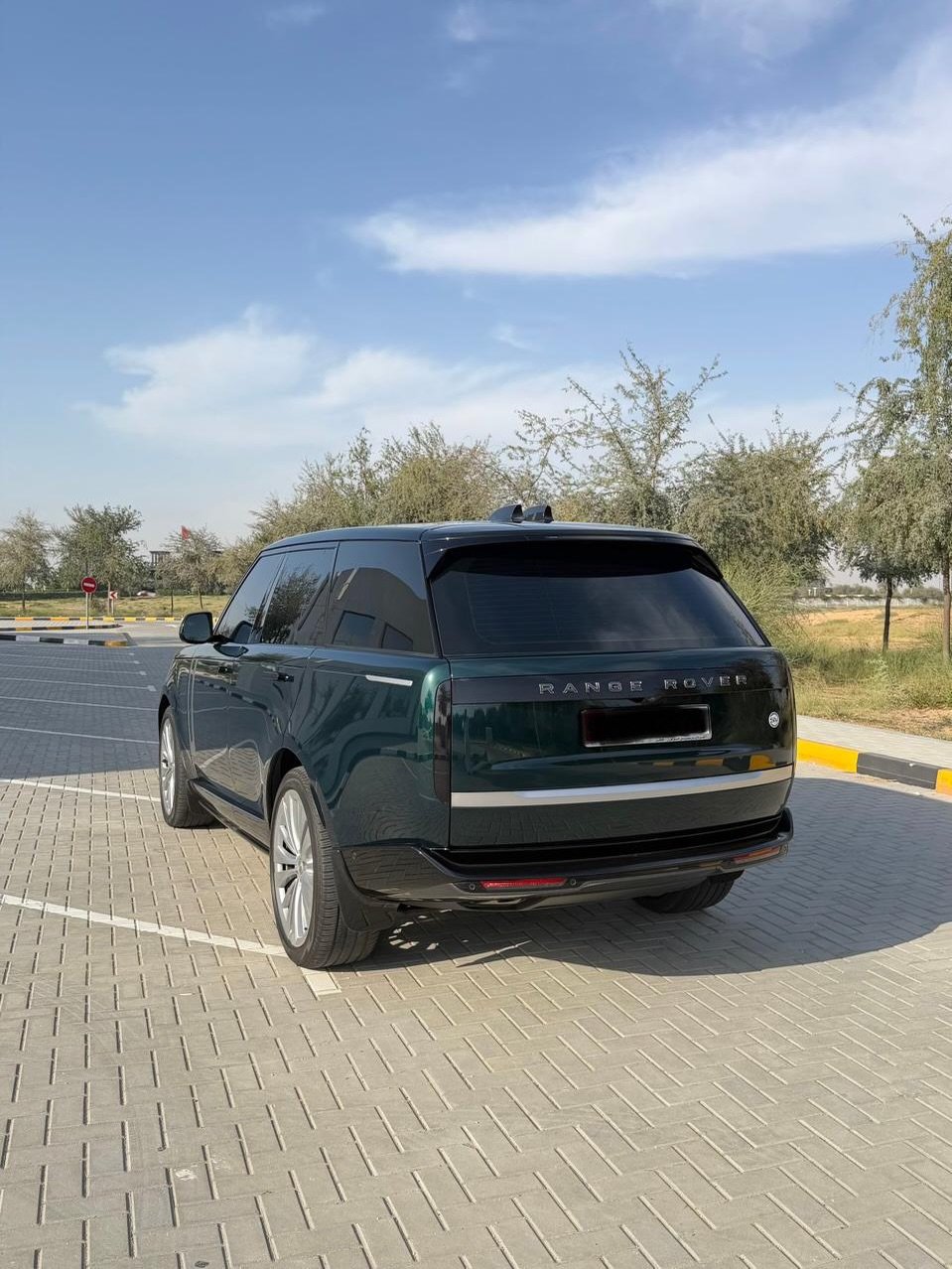 Range Rover 2023, 47000 км, бежевый салон — Дубай, ОАЭ Range Rover 2023, 47000 км, бежевый салон — Дубай, ОАЭ