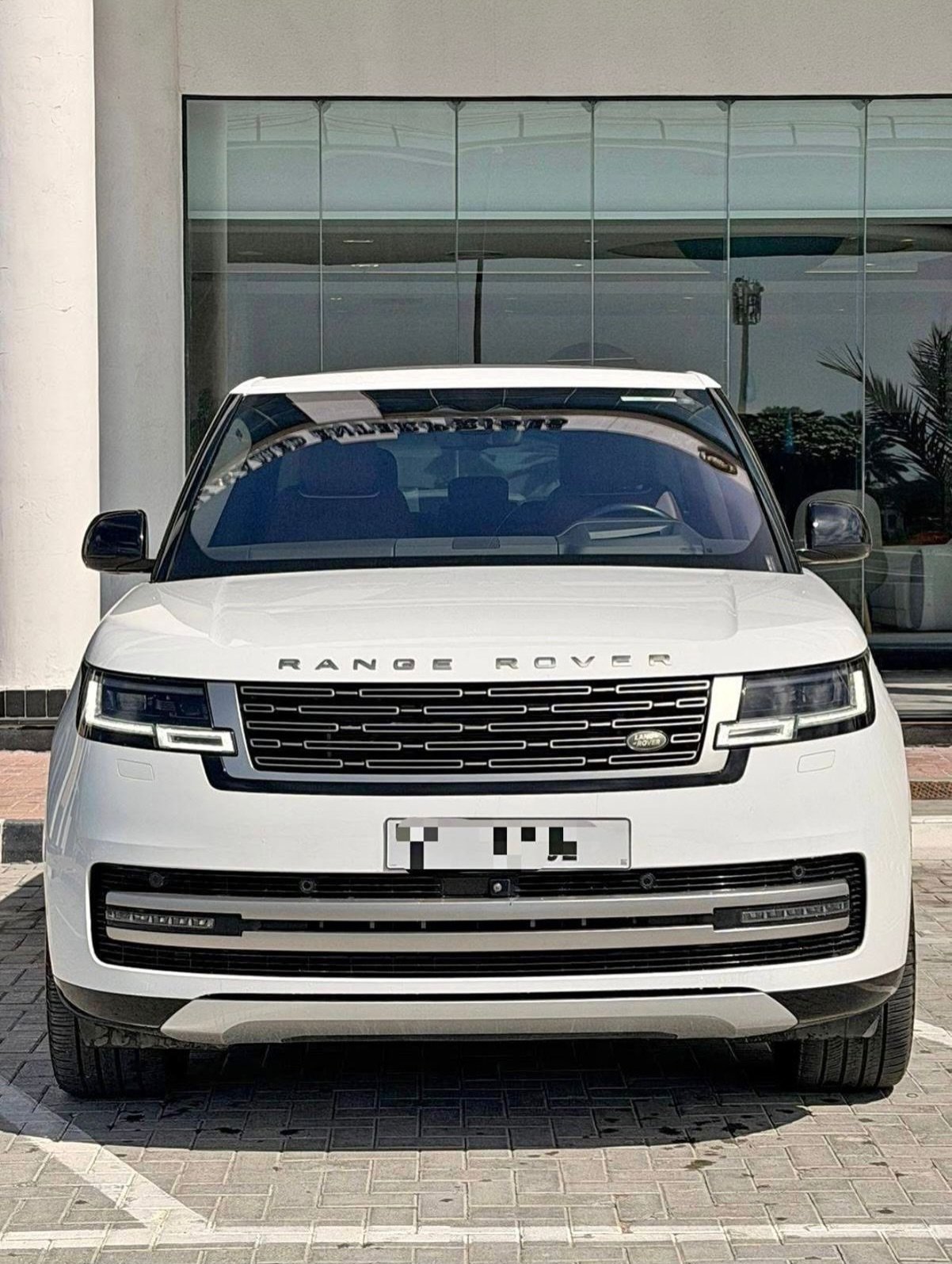Range Rover Autobiography P530 2023 white — Dubai, UAE