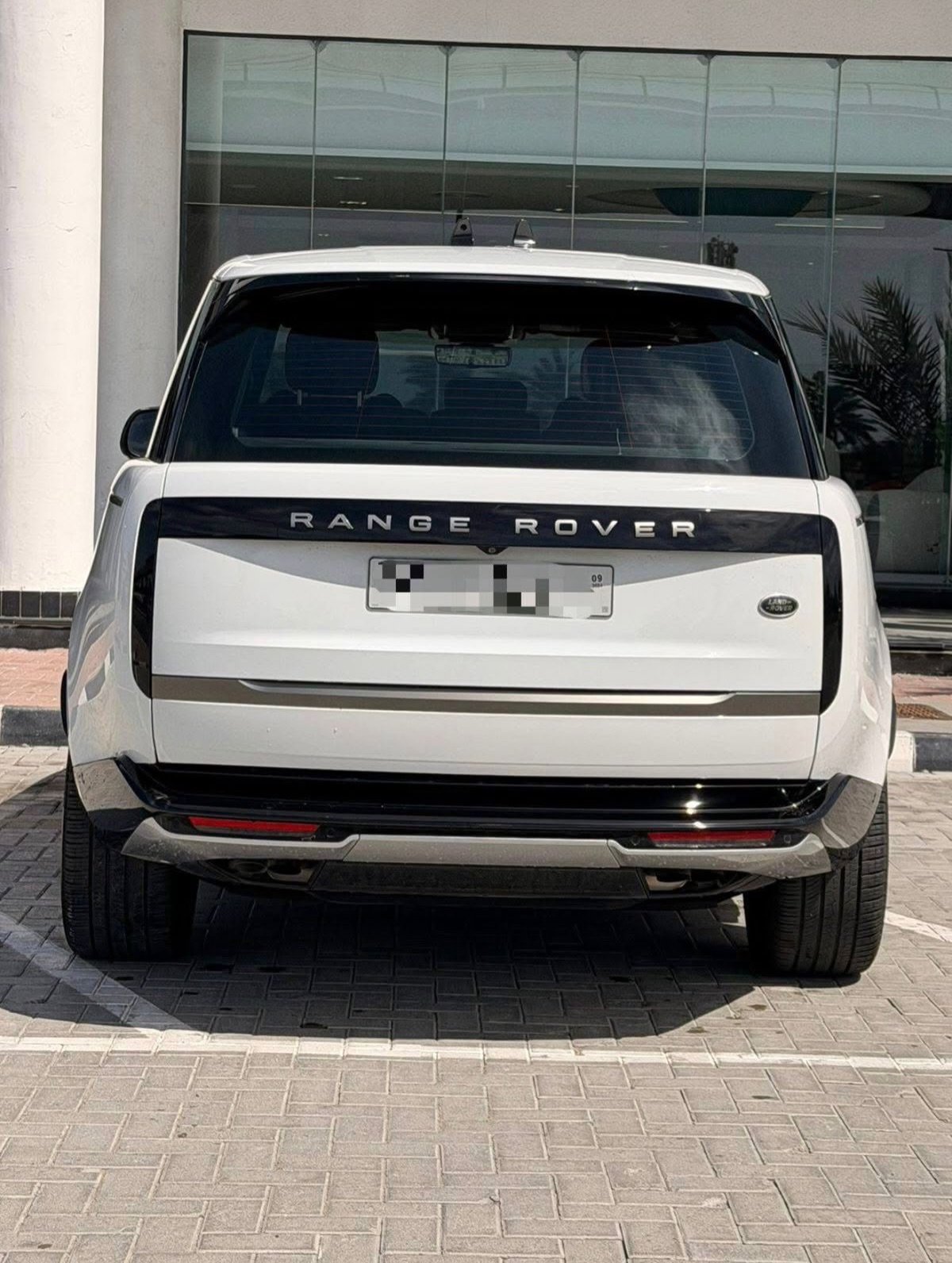 Range Rover Autobiography P530 2023 white — Dubai, UAE