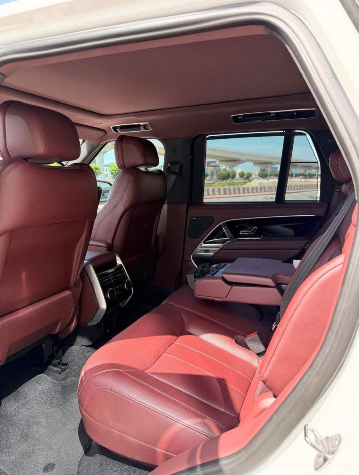Range Rover Autobiography P530 2023 white — Dubai, UAE