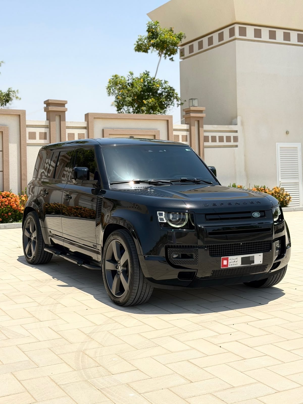 رينج روفر ديفندر P525 V8 سوبر تشارج 2023 — دبي, الإمارات
