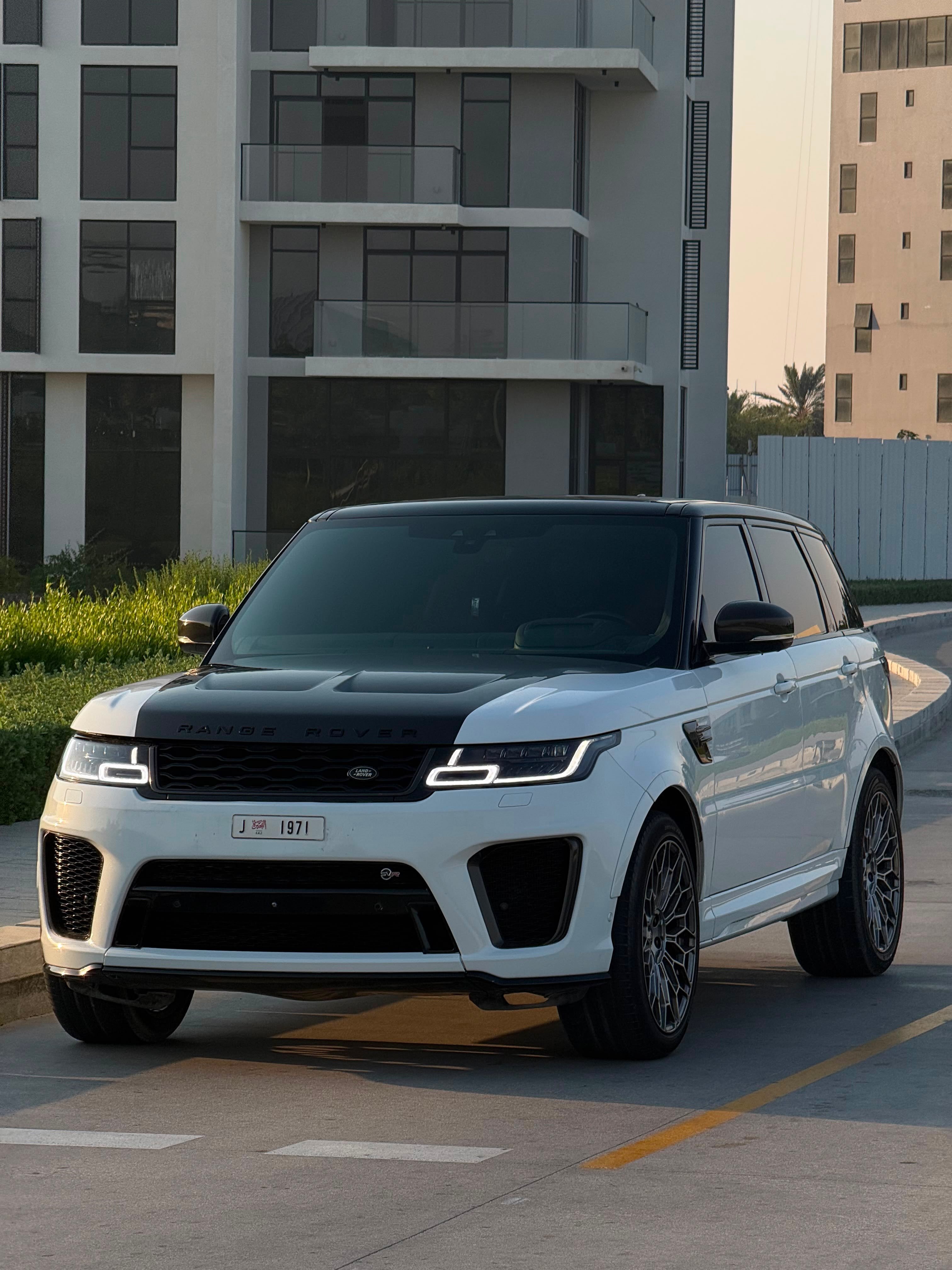 Range Rover SVR 2018 GCC — 116k km — like new — Dubai, UAE