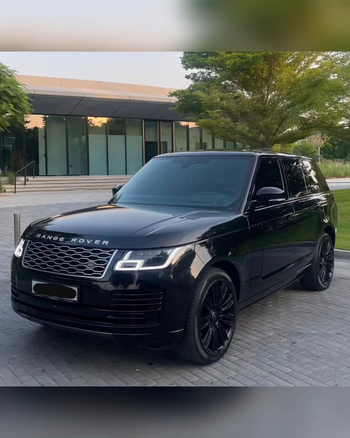 Range Rover Vogue 2019 черный, Gulf, V8 — состояние дилера — Шарджа, ОАЭ