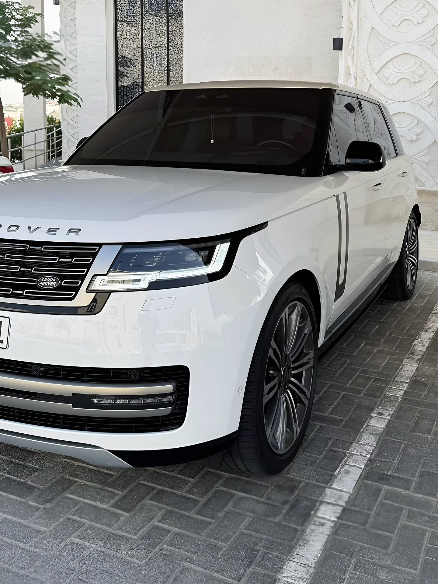 رنج روفر فوج HSE V8 موديل 2023 495000 درهم — دبي, الإمارات